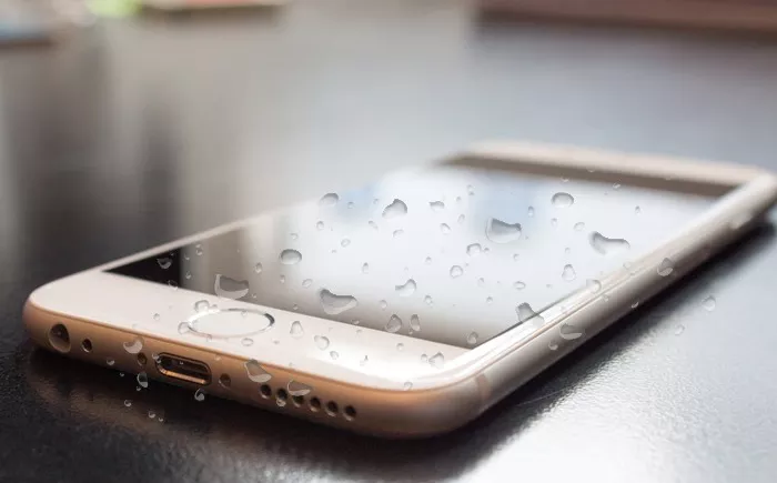  خیس شدن آیفون (Water Damaged iPhone)